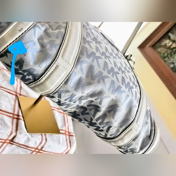 MICHAEL KORS large canvas and leather GUC - Picture 5 of 10